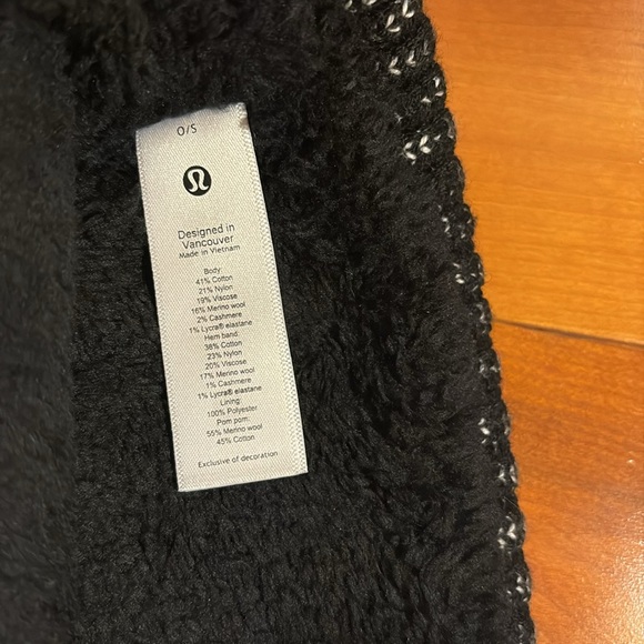 Lululemon Textured Fleece Pom Beanie - Picture 3 of 4